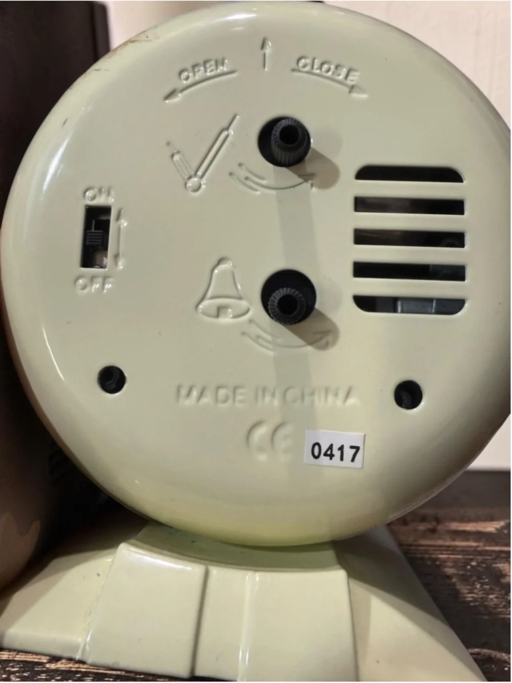 Westclox Baby Ben Style Quartz Alarm Clock | Retro Cream Analog Clock | Read Des